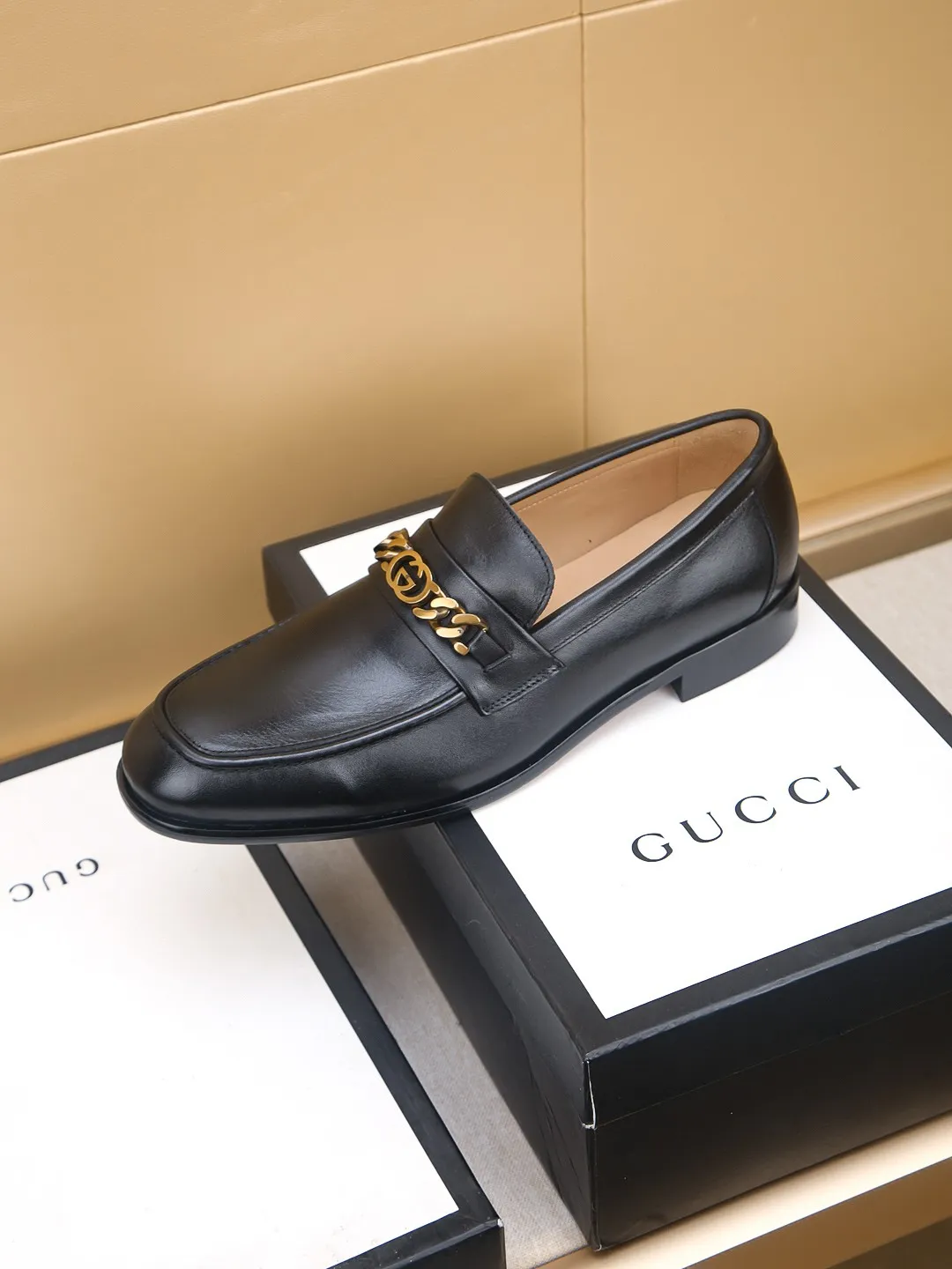 Men's men's shoes 💰460 🆘【GUCCI】Gucci ·🐂里· Hot-selling beanie shoes, top brand luxury, top quality, latest fashion beanie shoes.. The upper is made of original high mercerized smooth cow suede. (Full top layer water-dyed 🐂 leather and lining). The original stylish and stylish soft rubber wear-resistant and non-slip outsole is light and comfortable on the foot, available in 2 colors! Matching code: 39-44 (customized at 38.45.46.47)